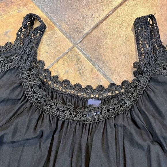 Swimsuits For All Vera Black Crocheted Cold Shoulder Coverup 6/8 - Picture 4 of 12